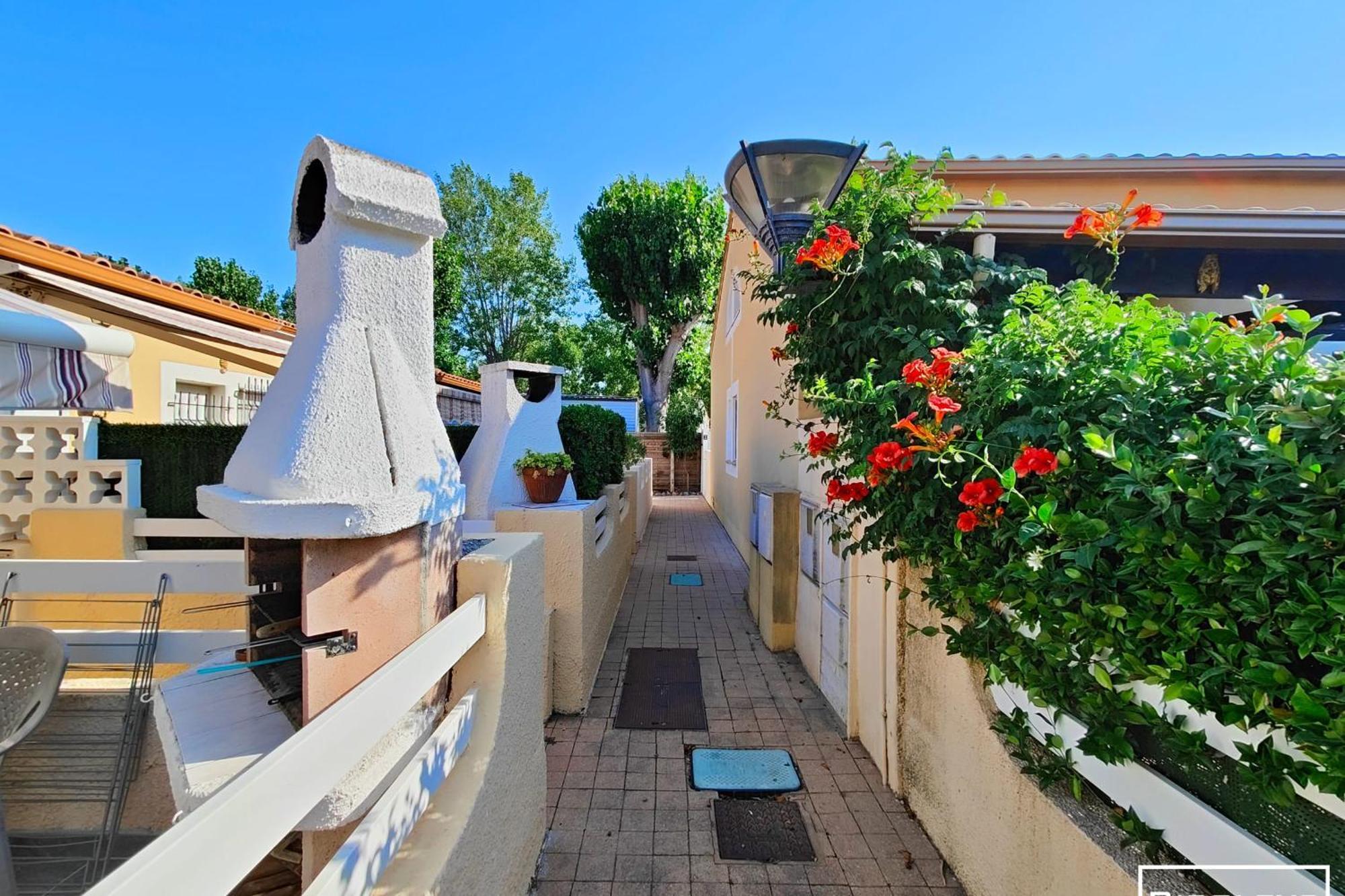 Maison Renovee Et Climatisee Avec Wifi A 600M De La Plage Виас Екстериор снимка